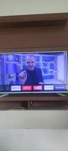 TV Philco 42 4k smart 