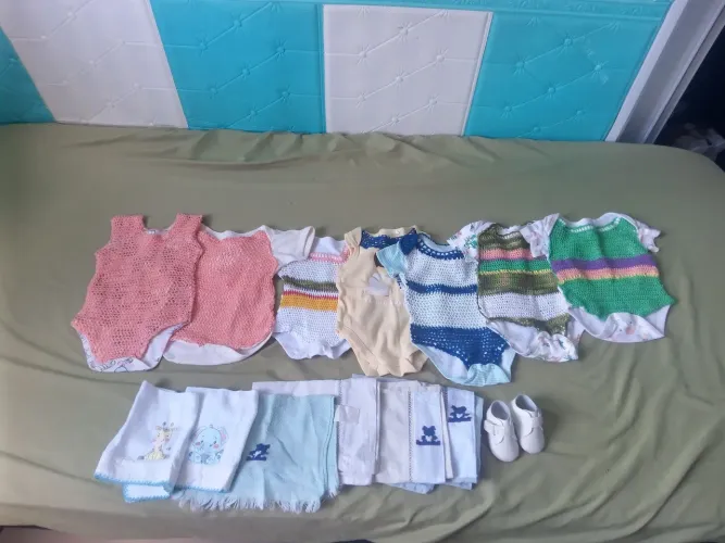 Roupas e acessórios de bebê unissex 
