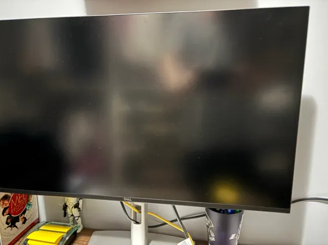 Monitor Dell 4K Hub USB-C em estado de novo