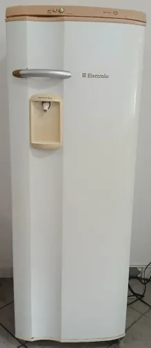 Geladeira Electrolux 262L 220V com Dispenser - COM DEFEITO