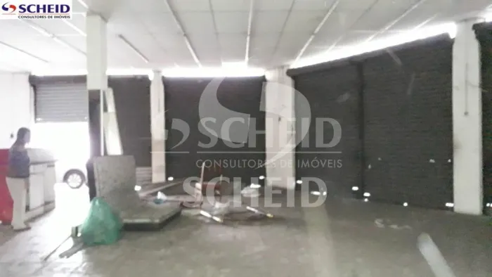 Galpão comercial com 300m2 e 10 vagas. Em ótima localização na Pedreira