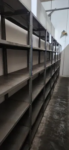 Prateleiras 40cm usadas lote 16 estantes com 5 bandejas