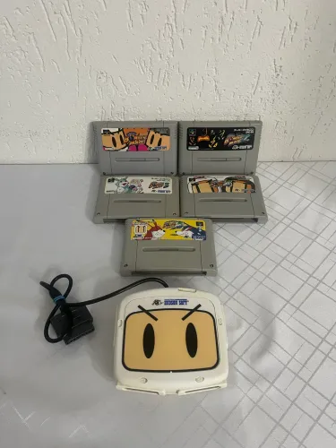 Lote Jogos e Multitap Originais Bomberman
