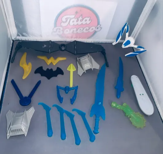 Lote de Acessórios diversos Max Steel e outros escala 1/6 - bom estado