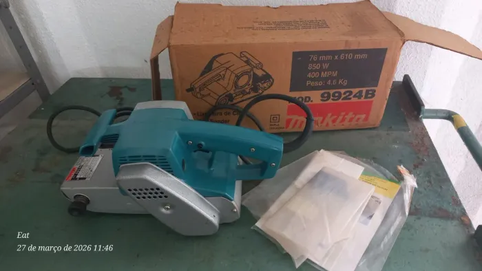 Lixadeira de fita MAKITA
