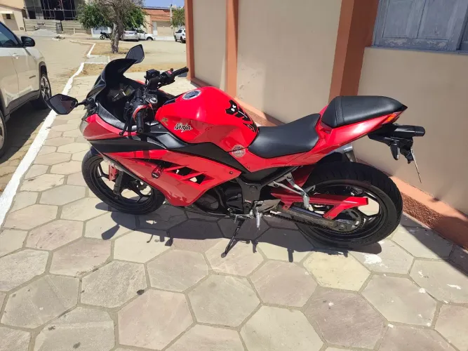 Ninja 300 2013/2014 em ótimo estado