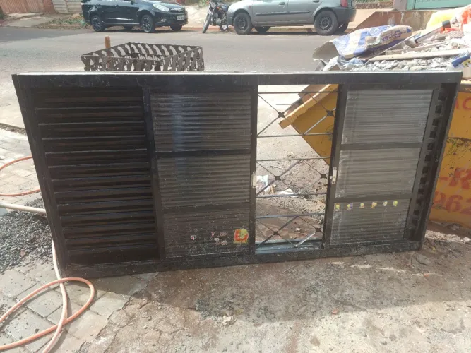 Vendo Janela 1,50×1, bom estado de conservação, $400,00