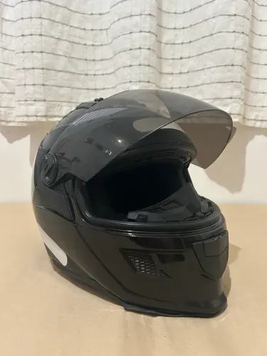 Capacete com intercomunicador