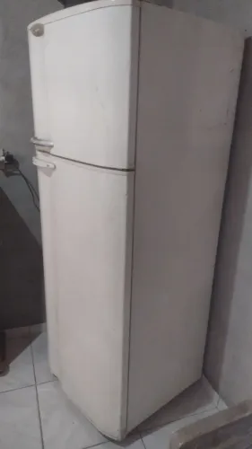 Vendo geladeira boa Electrolux