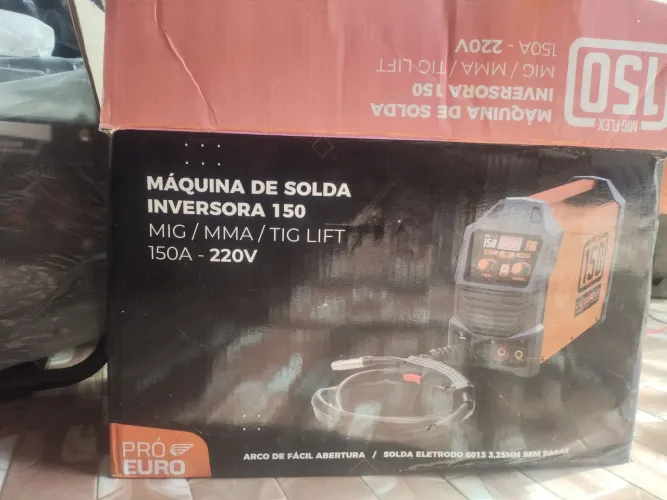 máquina de solda inversora multiprocesso 3 em 1 da marca Pró Euro, modelo MIG Flex 150