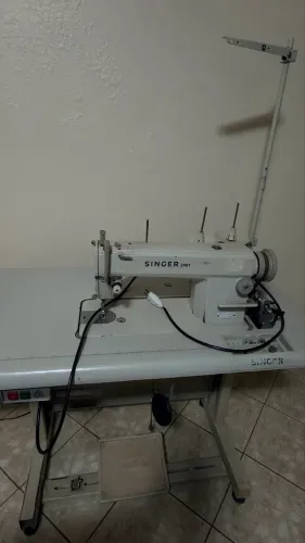 Máquina de costura singer 2491