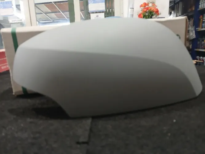 Capa retrovisor direito Renault Fluence 2011 a 2014 superior com furo do pisca Ficosa