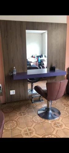 Painel com espelho para salão de beleza 