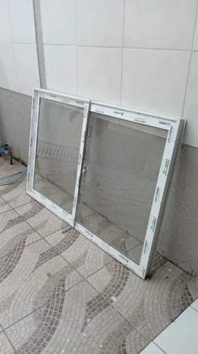 Vendo janela de alumínio nova.