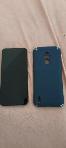 Smartphone Motorola Moto E7 64GB / 4GB de RAM com capa traseira e sem película.
