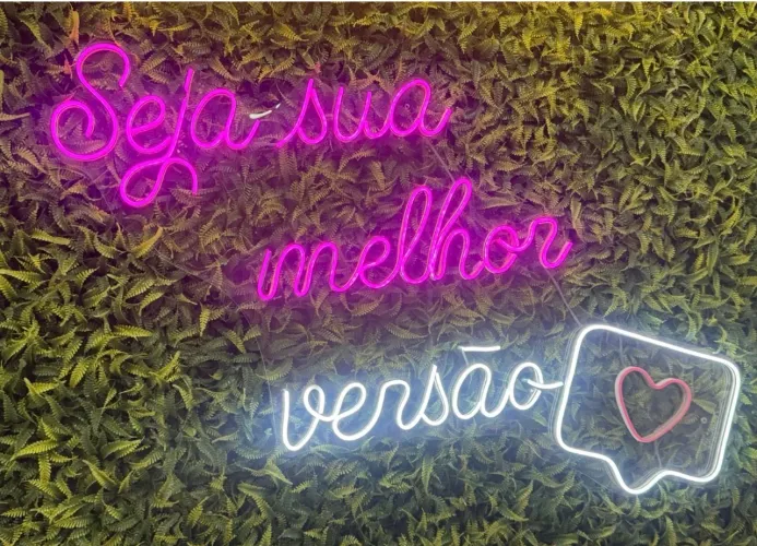 Letreiro Neon Led - Seja Sua Melhor Versão - 92x68cm