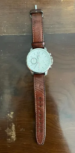 Relogio Tommy Hilfiger branco lindo usado, ótimo estado! pulseira couro. Trocar baterias