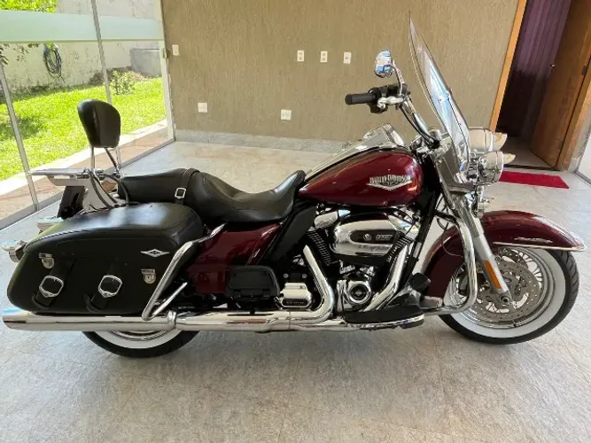 Harley Davidson Road King 2016/17 vermelha. Pneus sem uso.
