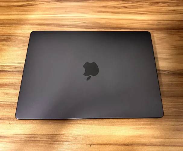 MacBook Pro M4 14 Pol