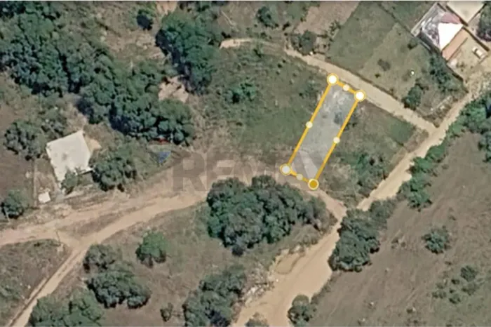 À venda terreno com excelente potencial de valorização na Vila Verde, Rasa, em Armação dos