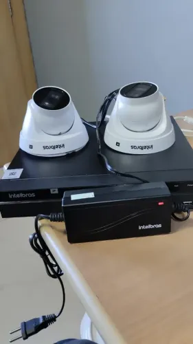 DVR IP 8 CH + FONTE INTELBRAS + 02 CÂMERAS IP INTELBRAS + HD DE 500