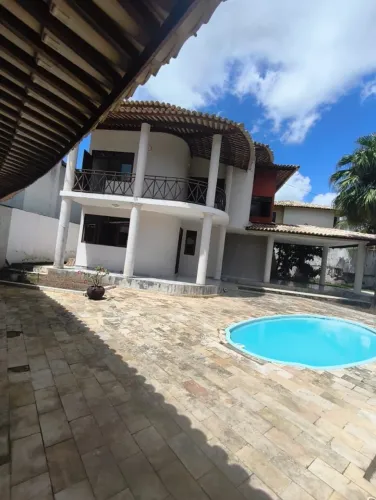 Bela Casa com Piscina em Condomínio Fechado na Serraria