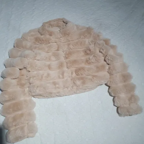 Casaco curto de pelo