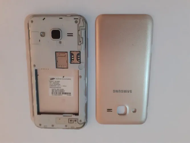 Celular Samsung modelo SM-J200BT s/ bateria. Aproveitamento de peças. 
