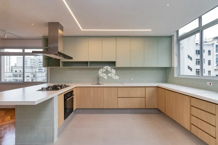 - Vendo Apartamento reformado na Rua Maranhão em Higienopolis com 3 dormitórios.
