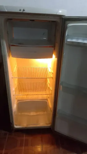 Geladeira quebra galho