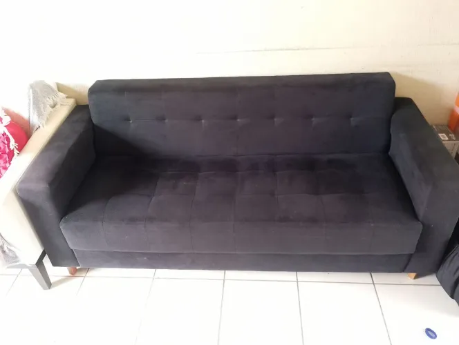 Sofá 1,80 de largura e 80cm de altura 
