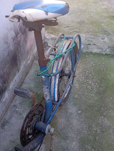 Bicicleta antiga dobrável