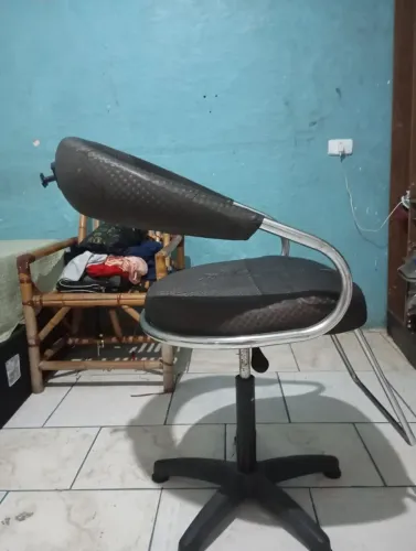 Cadeira para barbeiro ótima para salão ótimo para quem tá aprendendo conforto especial