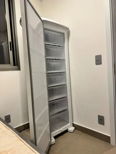 Freezer Vertical Electrolux 234L Branco Cycle Defrost 127v FE27