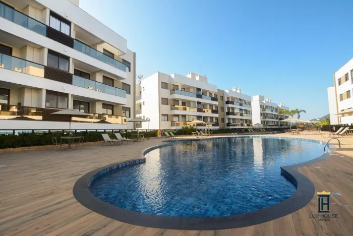 Ótimo apartamento em condomínio clube na praia da Cachoeira