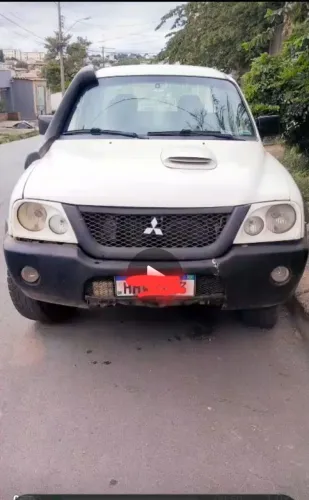 Camionete L200 ano 2010
