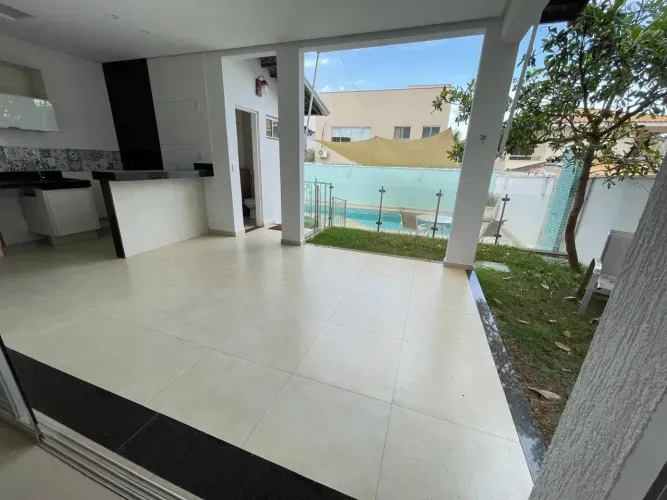 Sobrado Portal do Sol 2 com 4 suítes e ar condicionado, rico em armários com piscina e chu