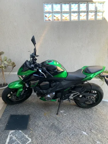 Vendo Z800, moto impecável.