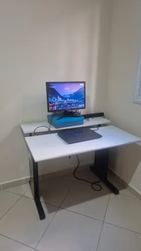 Mesa de Escritório ajustável