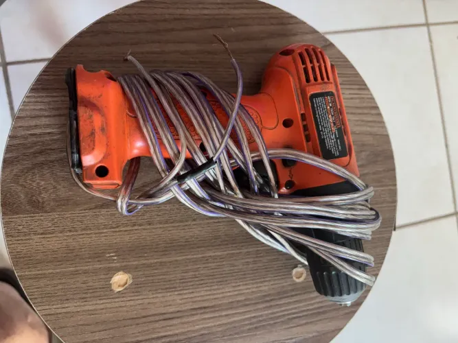 Vendo parafusadeira / furadeira Black e Decker