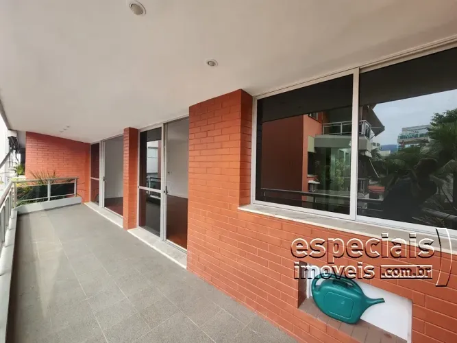 Apartamento à venda no Jardim Oceânico. Barra. 3 Qts. Portaria 24h.