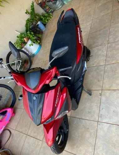 Moto muito conservada (mulher)