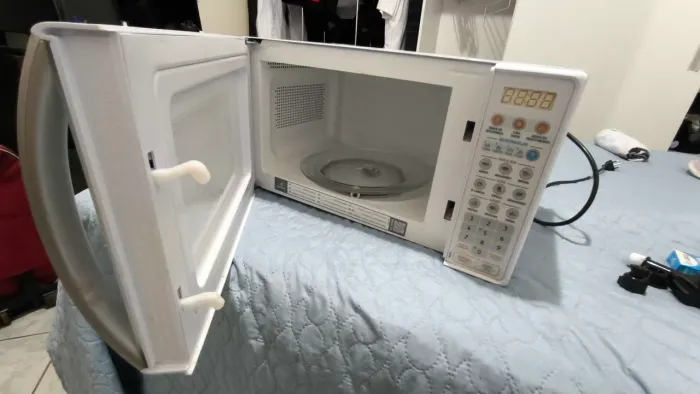 microondas Eletrolux semi novo, sem marcas de uso