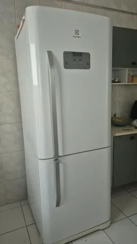 Geladeira semi nova inverter eletrolux