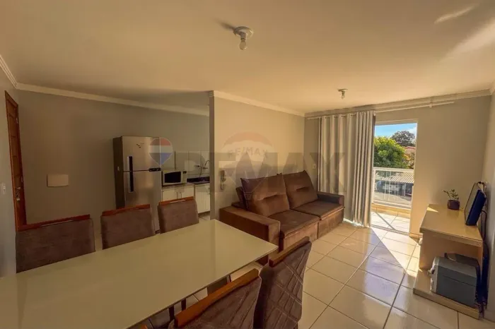 Apartamento com sacada e churrasqueira