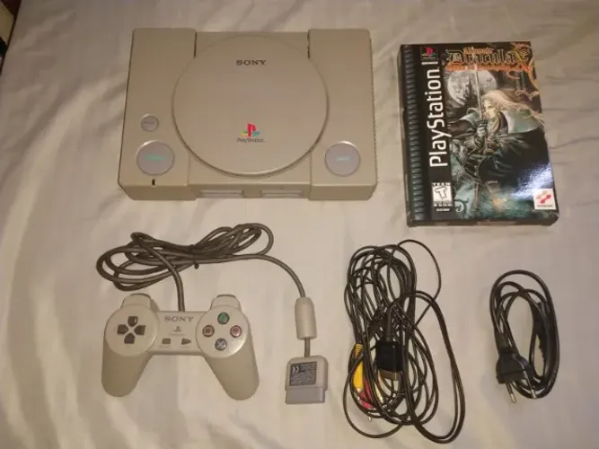 PlayStation 1 FAT Sony funcionando + controle, cabos e jogo