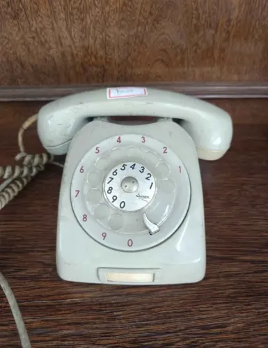 Telefone antigo para decorar ambientes