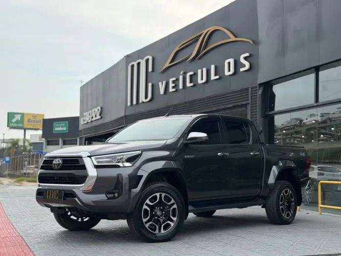 Toyota Hilux CD SRX Plus 4X4 2.8 TDI Die. Aut. 2024