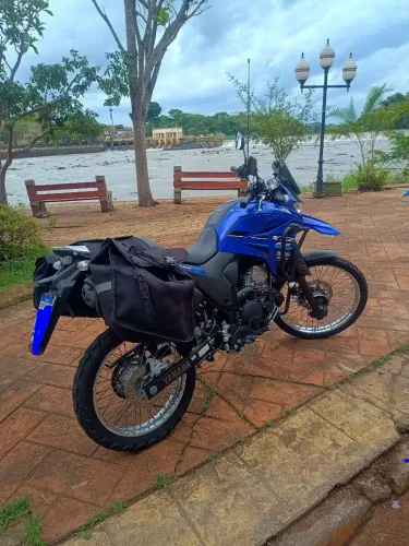 Vendo Lander 250 cc, muito nova