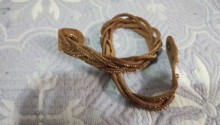 pulseira de festa com glitter de abotoar